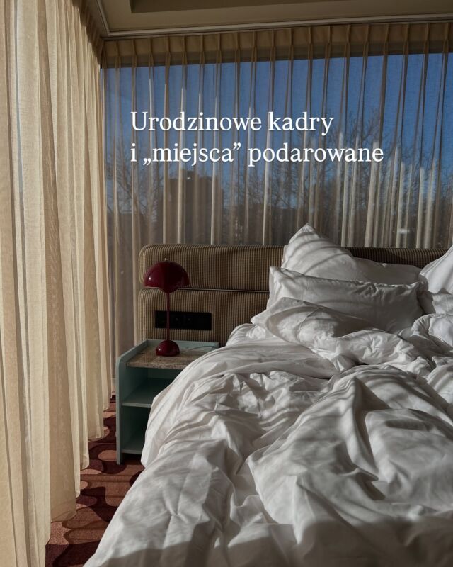 It heals me when I’m broken
Brings me in from the cold
And in my darkest moments
It illuminates my soul
There is no greater power
No higher place to be
And if I say the words out louder
Will they cover you and me? Oh

Love

Piękny kwietniu, pięknym miejscom i przede wszystkim wszystkim pięknym ludziom wokół mnie dziękuję za bycie blisko, za ciepło, za miłość ❤️❤️❤️

Uściski,
Ania 

Wiem, że jest późno bo to już po godzinie 23.00, jednak na stories przeczytałam taką dawkę ciepła i dobra i piękna, że pomysł na post z hasłem „miejsca poDARowane” bardzo mnie ożywił do kontaktu z Wami_z Tobą ❤️🌸

Czytam w wiadomościach prywatnych co bierzesz/czerpiesz z tego „miejsca”, ode mnie tutaj. Z czym Ci blisko, z czym daleko. Co Cię inspiruje. Być może z czymś się konfrontujesz w sobie także? Jestem Ciebie bardzo ciekawa. 

Jesli wiadomość nie jest na komentarz publiczny, to czytam wiadomości ze skrzynki 🌸